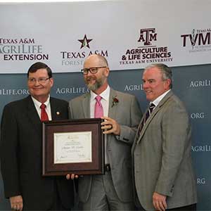 Texas A&M AgriLife awards TFS forester for public service